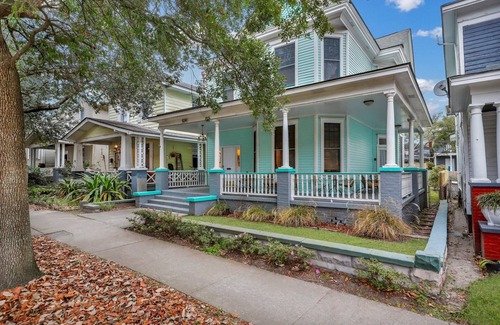 Dixon Park House | Groovy, Historic, Artist's Downtown Victorian Bungalow Near Forsyth Park, ❤️ DOGS