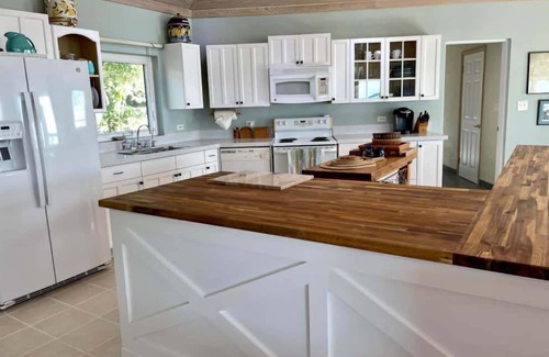 Salt Pond House | Grotto Bay: 5BR Villa w/Private Beach