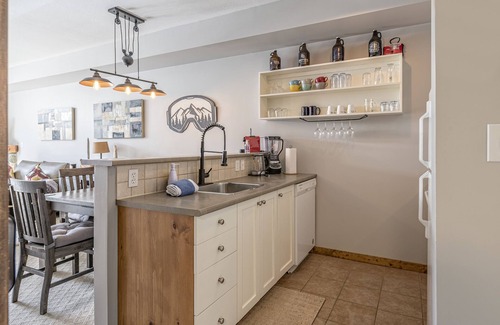 Silver Star Mountain Condo | Ground floor 1 bedroom + alcove condo - great access to trails and village