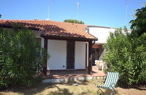 Lido delle Nazioni House | Ground floor villa with large garden in a corner in a quiet area