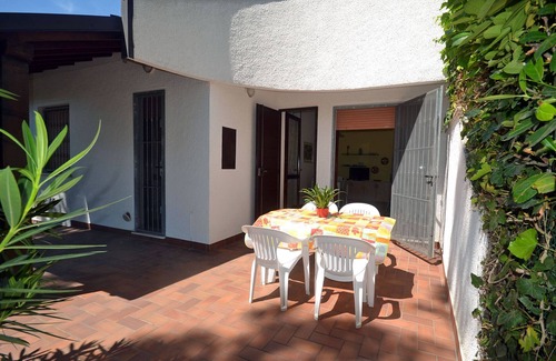 Lido delle Nazioni House | Ground floor villa with large garden in a corner in a quiet area