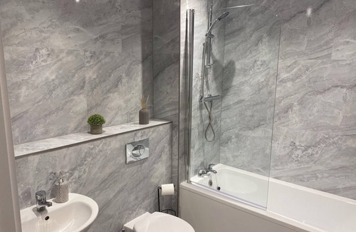 Coventry Apartment | Ground Floor 3-Bed Walk to Earlsdon & City Centre
