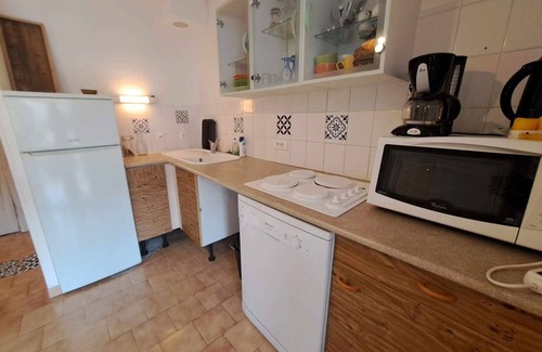 Marseillan Plage Apartment | Ground Floor Apartment with Pool, Private Parking, and Terrace
