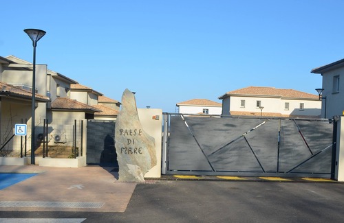 Moriani-Plage Apartment | Ground floor accommodation with access to the sea from the residence