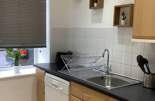 Rutherglen Apartment | Ground floor Apartment with garden!