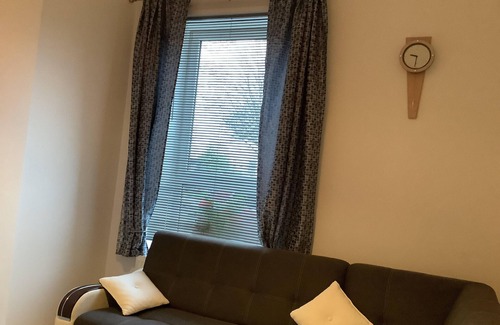 Rutherglen Apartment | Ground floor Apartment with garden!