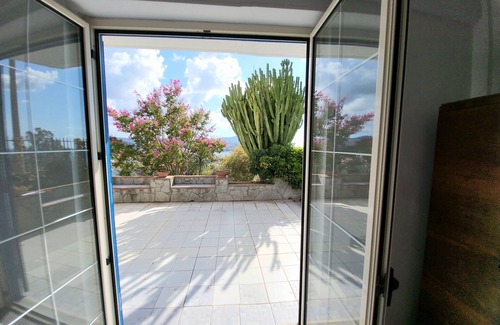 Agropoli Apartment | Ground floor apartment in a villa with garden and parking.
