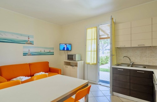 Vada Apartment | Ground floor apartment of 40 m2 composed of a living room with satellite TV, cooking side, fridge with freezer, microwave oven.Double bedroom, two additional beds and bathroom.Air conditioning, clothesline.The apartment has a large garden furnished with