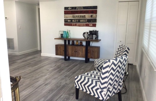 Caloosahatchee Condo | Ground Floor Condo on Beach Parkway-Sailboat Access w/Private Dock and Lift