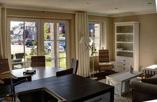 Lemkenhafen Apartment | Ground floor flat with a view of the marina