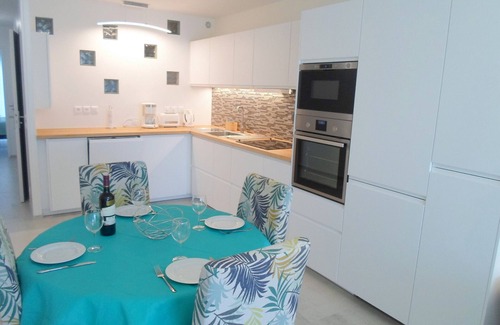 Balaruc-les-Bains Apartment | Ground Floor Apartment with Private Garden, Near Thermal Baths and Thau Lagoon