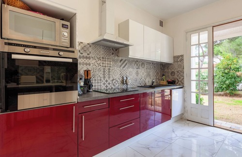 La Madrague Villa | Ground floor villa with swimming pool 150 m from the sea – Sea view, Wi-Fi and air conditioning