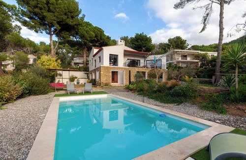 La Madrague Villa | Ground floor villa with swimming pool 150 m from the sea – Sea view, Wi-Fi and air conditioning