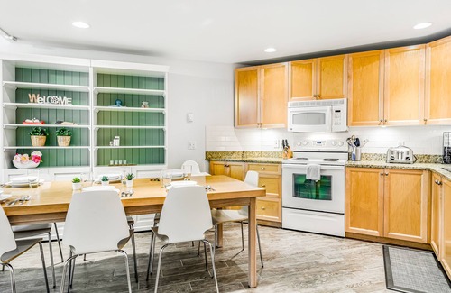 Birch Bay Condo | Ground-floor garden condo with indoor pool, hot tub, tennis & racquetball