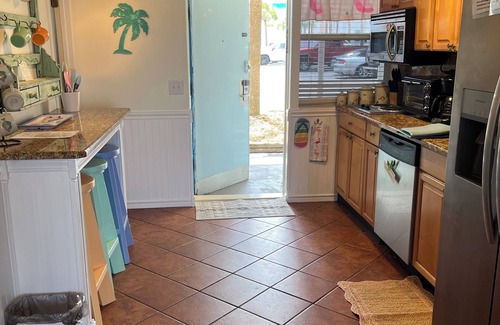 Bostwick Park Condo | Ground Floor Oceanfront Condo in lovely Daytona Beach. 1 bedroom with AC & WiFi
