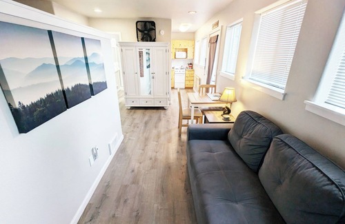 Sunriver Condo | Ground Floor, One Bedroom Condo with Complex Pool and Hot Tub, A/C unit PWDA5
