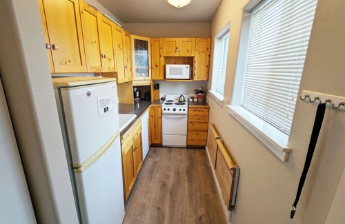 Sunriver Condo | Ground Floor, One Bedroom Condo with Complex Pool and Hot Tub, A/C unit PWDA5