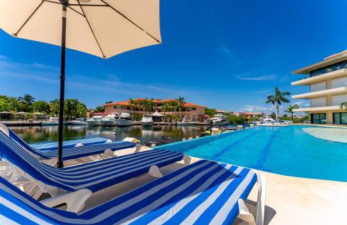 Puerto Aventuras Apartment | Ground Floor Paradise with Marina View and Pool Paddleboard Included