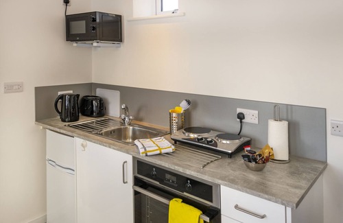 Worthing Apartment | Ground Floor Studio-Standard-Ensuite with patio
