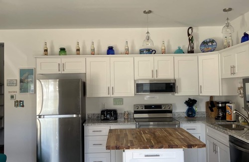 Fort Walton Beach Condo | 🏖️GROUND FLOOR UNIT 🏖SUNSET COTTAGES😎PETS WELCOME🐾nFREEBEACHSERVICE/WI-FI