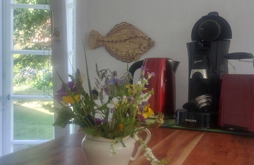 Dollern Apartment | Ground-floor vacation apartment, quiet, lovingly furnished, thatched roof - Ferienwohnung Maaß