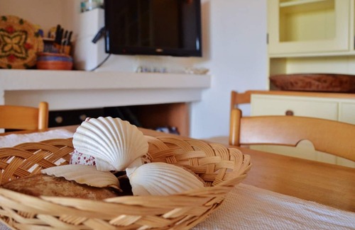 Sant'Elmo Cottage | Ground floor villa with green patio 200 meters from the beach WiFi