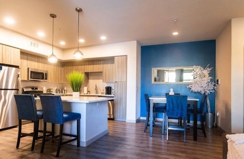 Camarillo Apartment | Ground Flr*King*SmartTV*WIFI*Airport*Beach