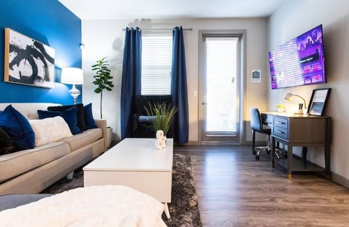 Camarillo Apartment | Ground Flr*King*SmartTV*WIFI*Airport*Beach