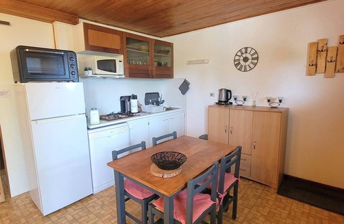 Saint-Michel-de-Chaillol Apartment | Ground Floor Chalet with Garden - Near Ski/Hiking/Shops - Sleeps 4