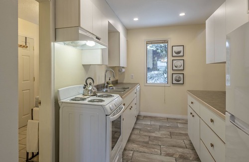 Silver Star Mountain Apartment | Ground level suite, updated kitchen, sauna and close to village and chairlifts.
