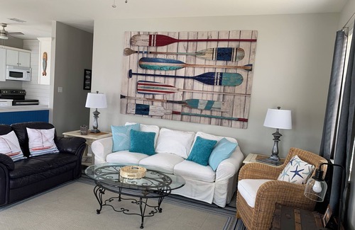 Waveland Cottage | Ground level home steps from the beach in Waveland