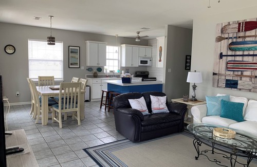 Waveland Cottage | Ground level home steps from the beach in Waveland