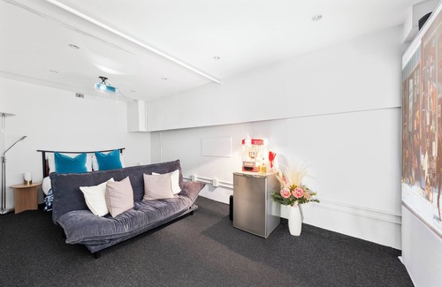 Surry Hills Apartment | Groundfloor Surry Hills Retreat with Cinema
