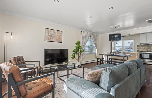 North Bergen House | Group Chic , 25 Mins ->NYC , Free Parking , W/D