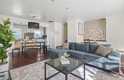 North Bergen House | Group Chic , 25 Mins ->NYC , Free Parking , W/D