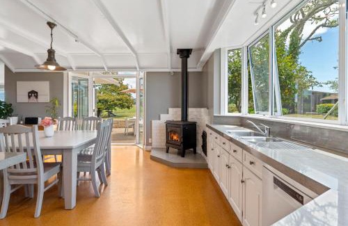 Nukuhau Villa | Group & Family Retreat, Spacious Home, Pool & Spa