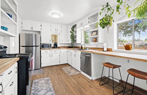 Northtown House | Group-Friendly 4 bed home in Garland District