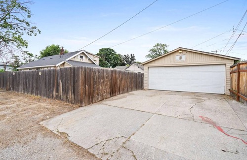 Northtown House | Group-Friendly 4 bed home in Garland District