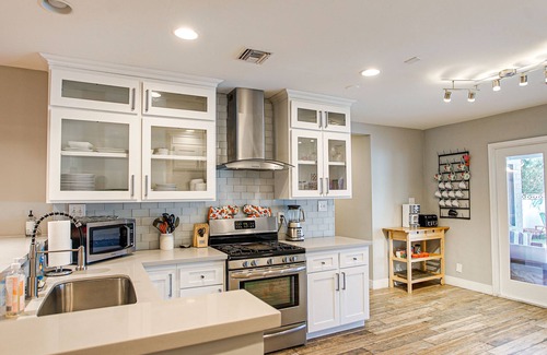 Village Grove House | Group Friendly, Ideal Location, with Private Saltwater Heated Pool