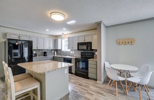 Socastee House | Group-Friendly Myrtle Beach House w/Deck