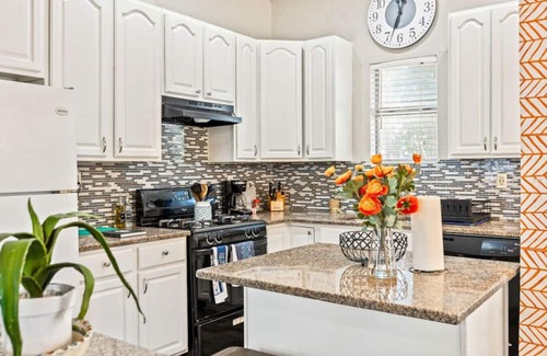 Denver Heights House | Group Getaway Backyard Theater Close to River Walk