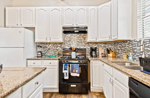 Denver Heights House | Group Getaway Backyard Theater Close to River Walk