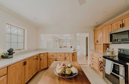 Margaretville House | Group Getaway: Sleeps 15, 11 Priv Acres, Wood fire hot tub, sauna, karaoke