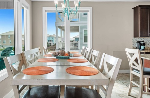 Morgantown House | Group Hug ~ Outdoor Pool, Deeded Beach Access + $400 FREE Activities Daily ~ Zoo/Parasailing + More