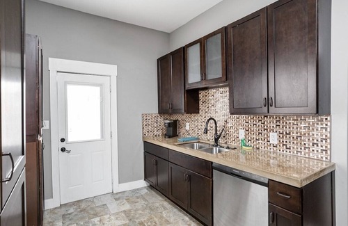 Fountain Square House | Group Retreat: Just Ten Min to Downtown
