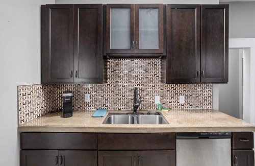 Fountain Square House | Group Retreat: Just Ten Min to Downtown