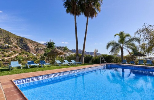 Frigiliana Villa | Group Villa 14 Pool wifi Air