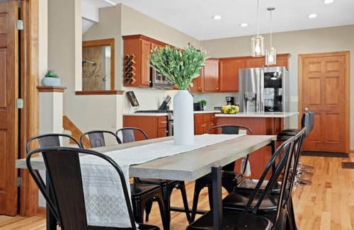 Bay View House | Groups - Families - Pets - Backyard - Deck