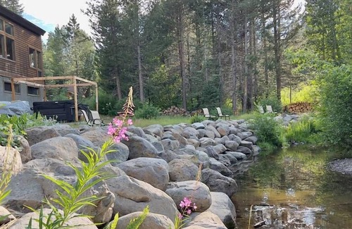 Alpine Meadows Ski Chalet | Groups! Peep Our Groovy Green Creekside Chalet w/ Parking for 8 Cars! Wow!