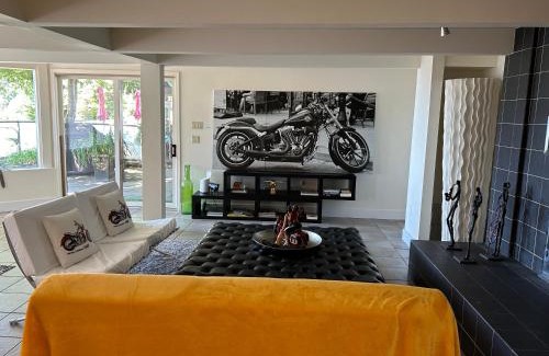 Upper Lonsdale House | Grouse Cheerful large private bedroom, bath, shared deck, pool, hot tub